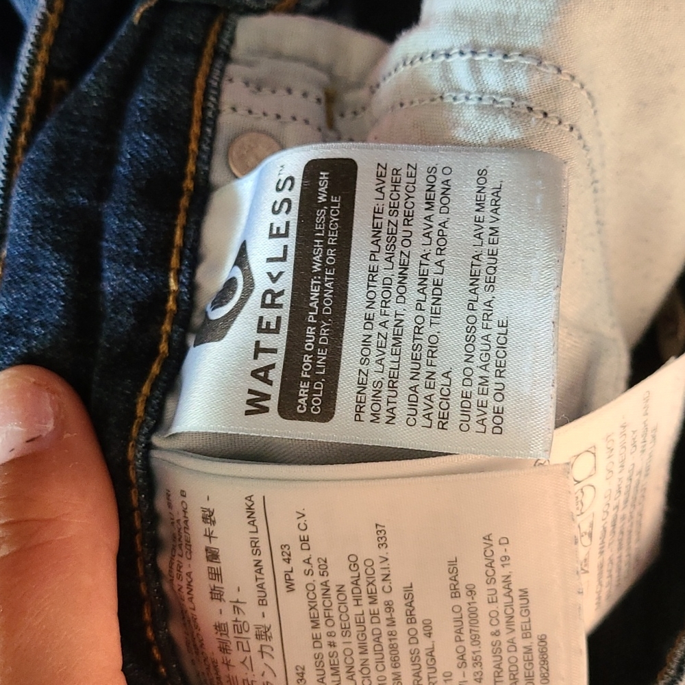 Levis - Picture 5 of 6